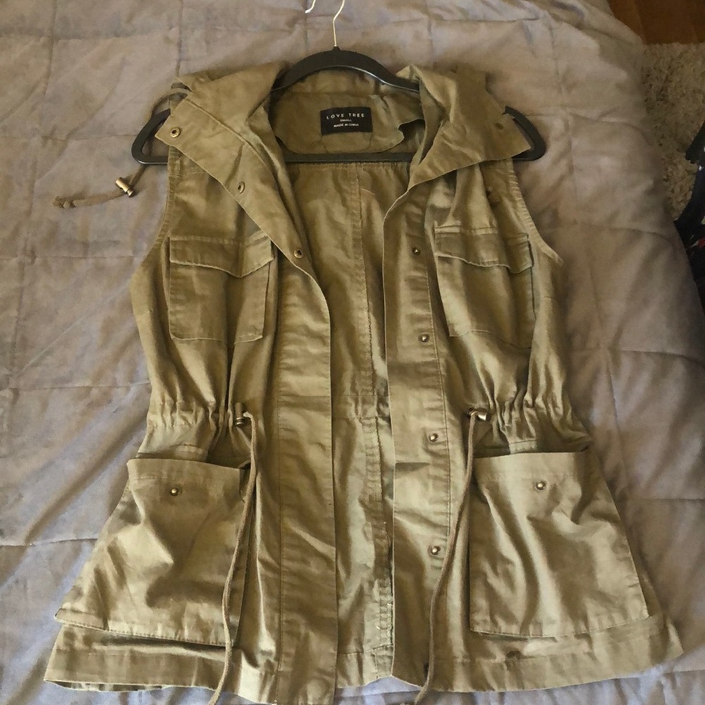 Cute army green vest!